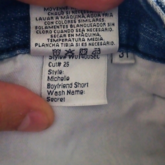 🦊 Wildfox Michelle Boyfriend Distressed Raw Hem Jean Shorts. Size 31 - Picture 4 of 17